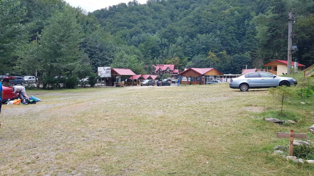 Iubitori de camping, de munte și de relaxare la aer curat, Camping Dracula pune la dispoziție cel mai bun loc de campare de pe Transfagarasan pentru un astfel de sejur!